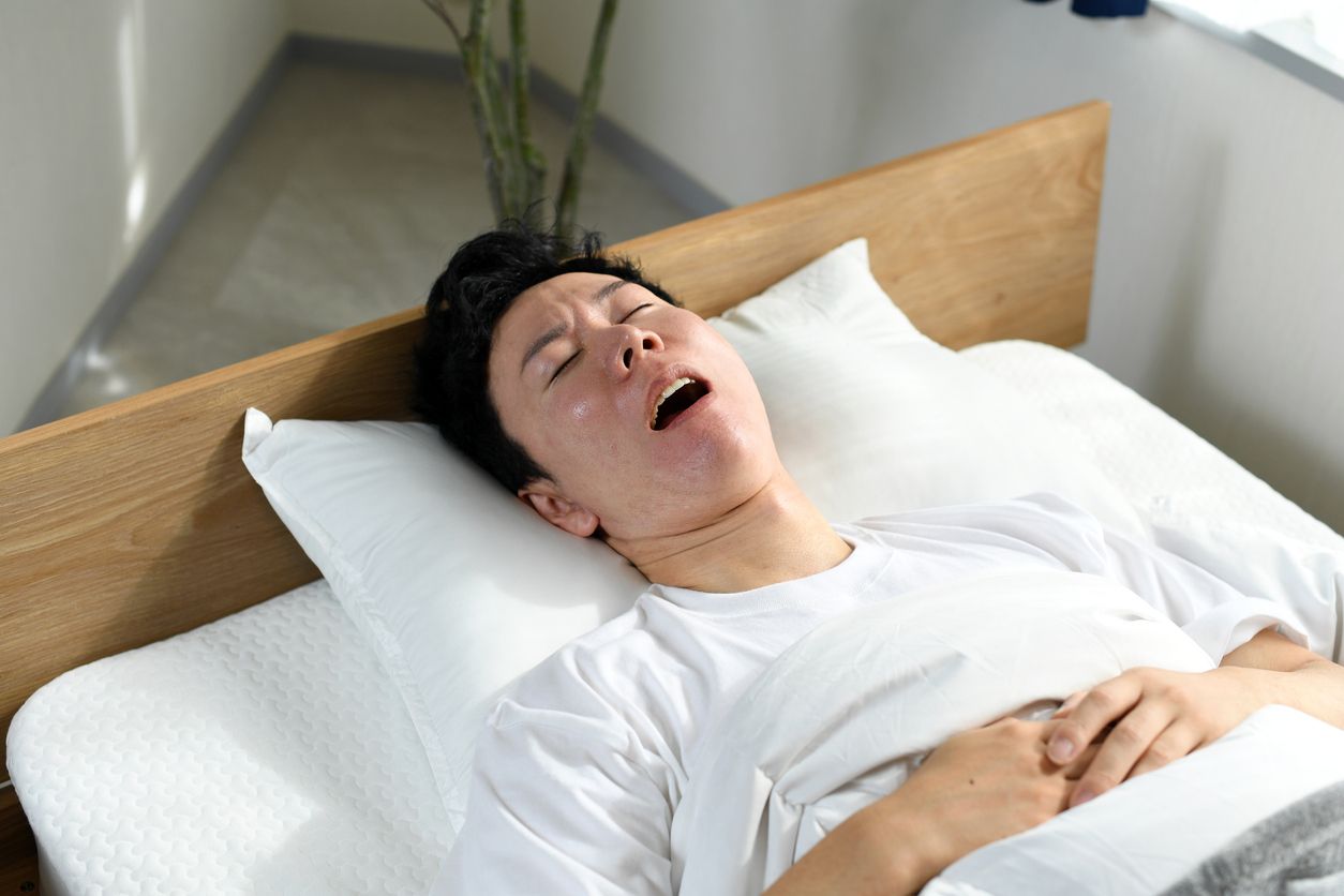 鼻鼾頭帶真的能封印鼾聲嗎？拆解「五花大綁」止鼾法，避開3大中伏位 