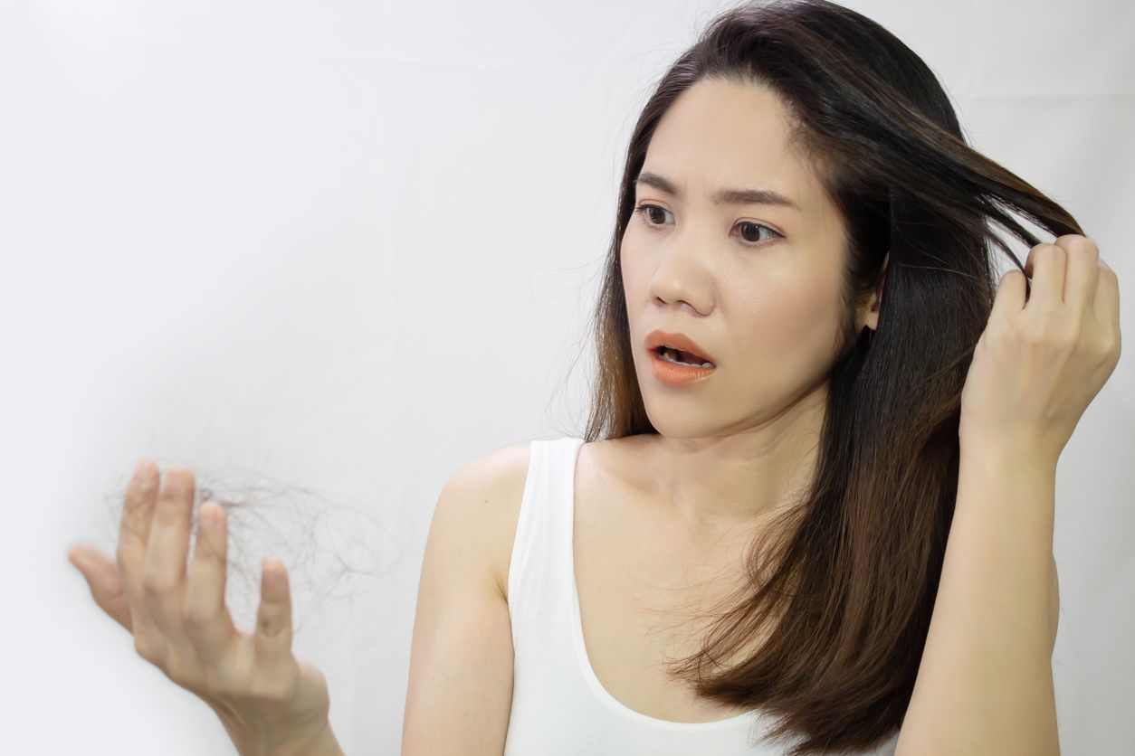 女士脫髮維他命點揀好？狂掉髮必補8種活髮營養，隱藏生髮絕招大公開！