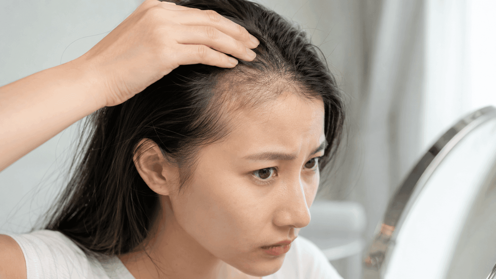 女性前額掉髮：解析女性前額禿4大徵兆+5招居家養髮守護健康毛囊！