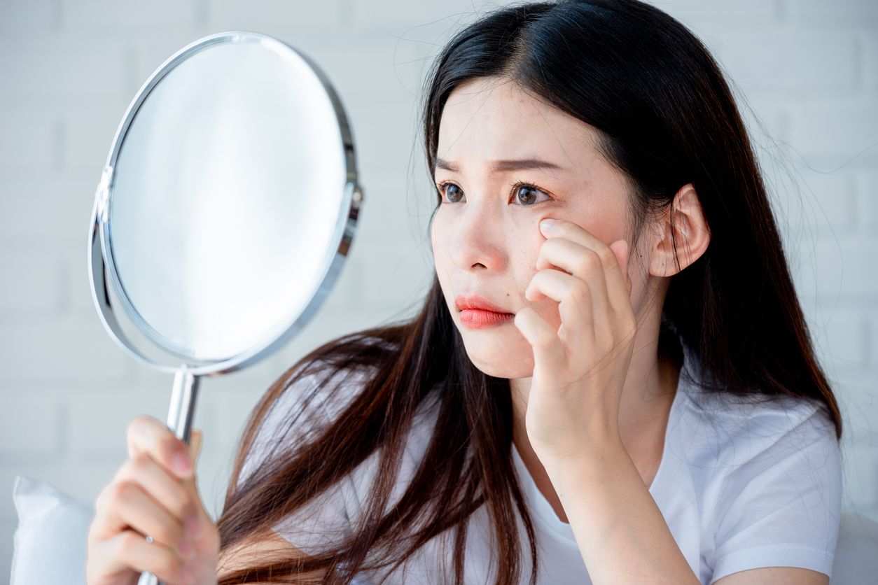 如何自然消除眼袋？5大零成本消腫奇招 1招逆轉10年老態| New Beauty