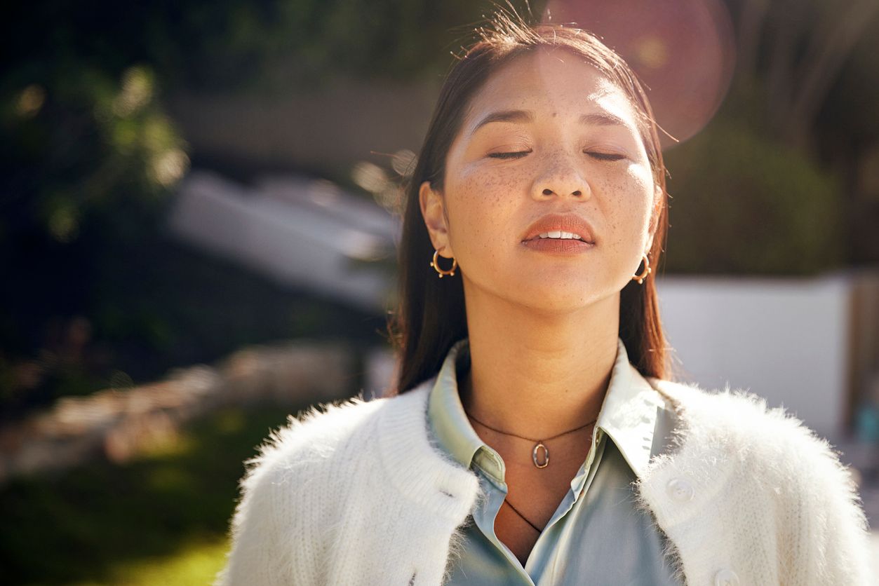 曬斑一出現，狂塗美白精華也沒用？曬斑不淡的真相與專業對策