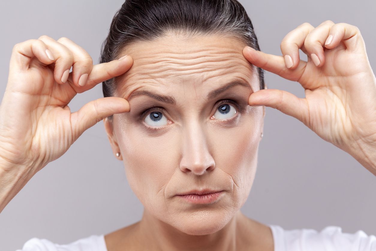 額頭皺紋如何消除？醫生拆解2大類抬頭紋成因+ 4大高效醫美療程！