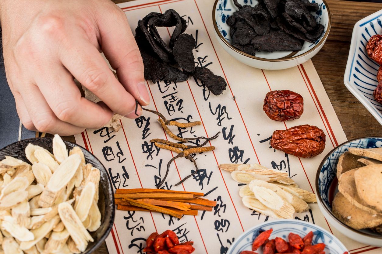 脫髮中藥點樣揀？中醫拆解4大脫髮體質＋5大生髮中藥，加碼附送防脫針灸與食療全攻略！